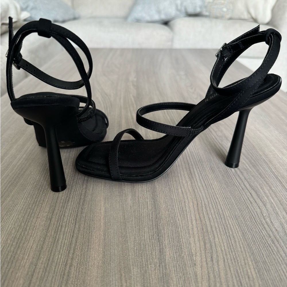 Steve Madden Black Strap Heels with cushion. New!